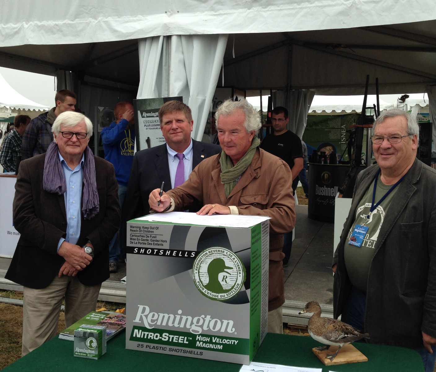 Accord de partenariat entre l'ISNEA et Rivolier/Remington Accord de partenariat entre l'ISNEA et Rivolier/Remington